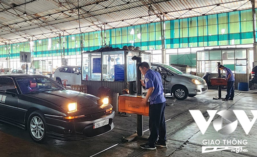 Nhiều xe trượt đăng kiểm vì đèn chiếu sáng và đèn sương mù